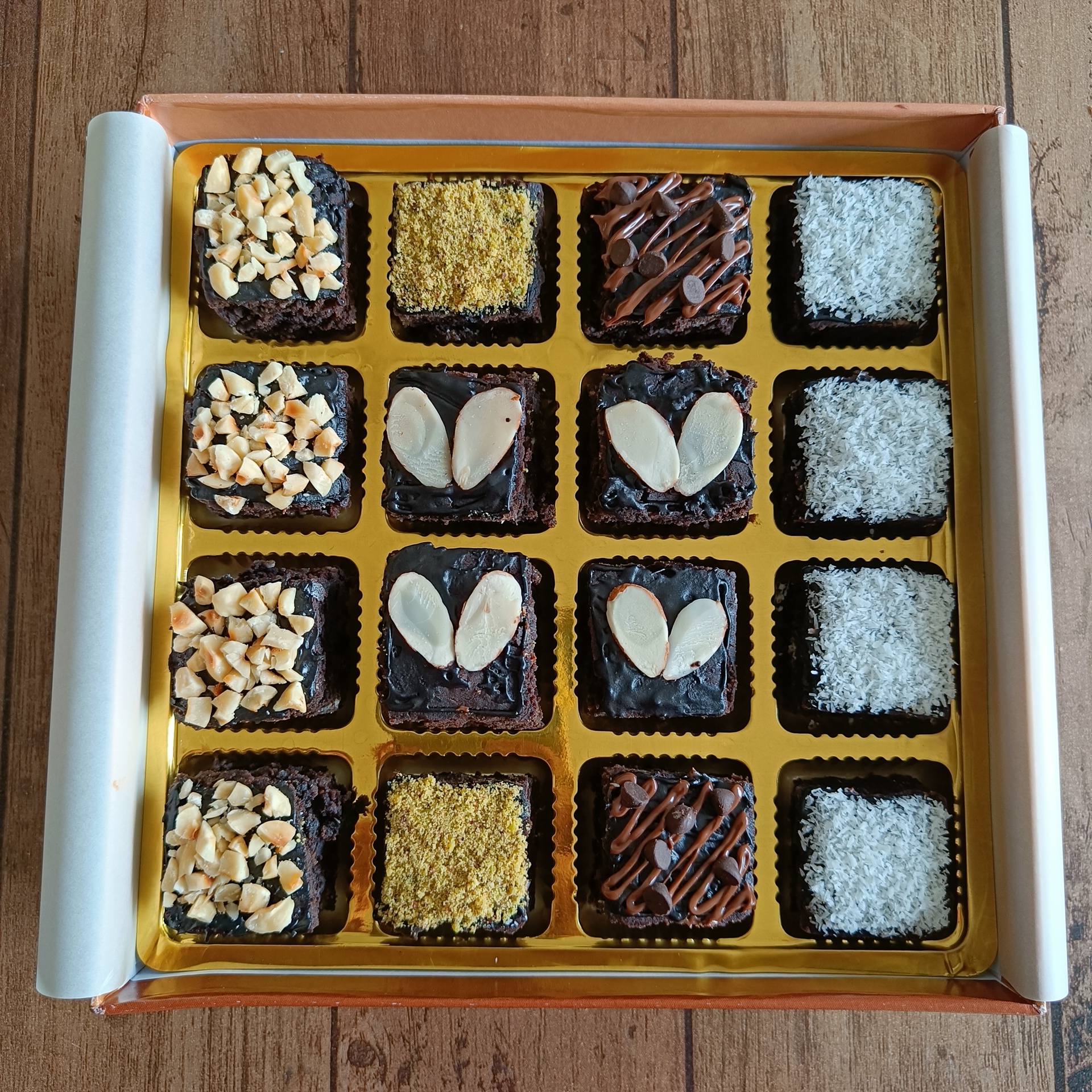 Brownie Bites Classic Delight Box (Set of 16)